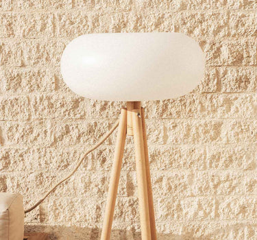 CANDEEIRO DE PÉ DE DESIGN COM PERNAS DE MADEIRA DENISE