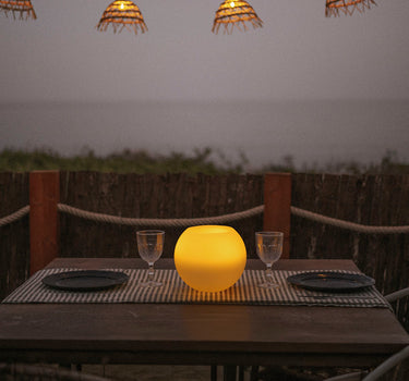 LUMINÁRIA DE MESA DOLO 20 BALL EM FORMATO DE BOLA