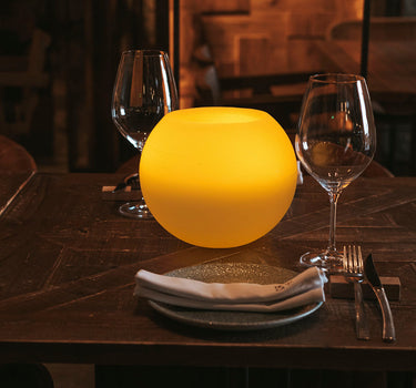 LUMINÁRIA DE MESA DOLO 20 BALL EM FORMATO DE BOLA