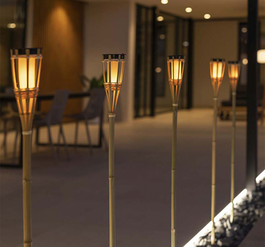 Candeeiro de espetar solar de jardim com luz efeito fogo HIAMA (4 unidades)