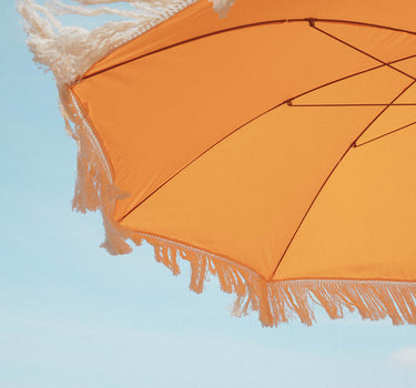 Guarda-sol vintage laranja com franjas ø170 x 210 cm.