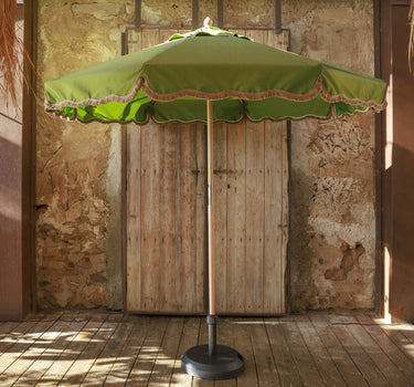 Chapéu de Sol vintage verde com franjas TULUM ø230