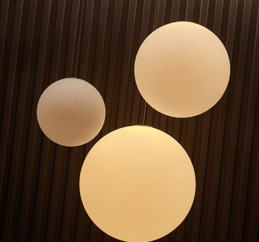 CANDEEIRO SUSPENSO ESFÉRICO COM BATERIA RECARREGÁVEL PIANETA